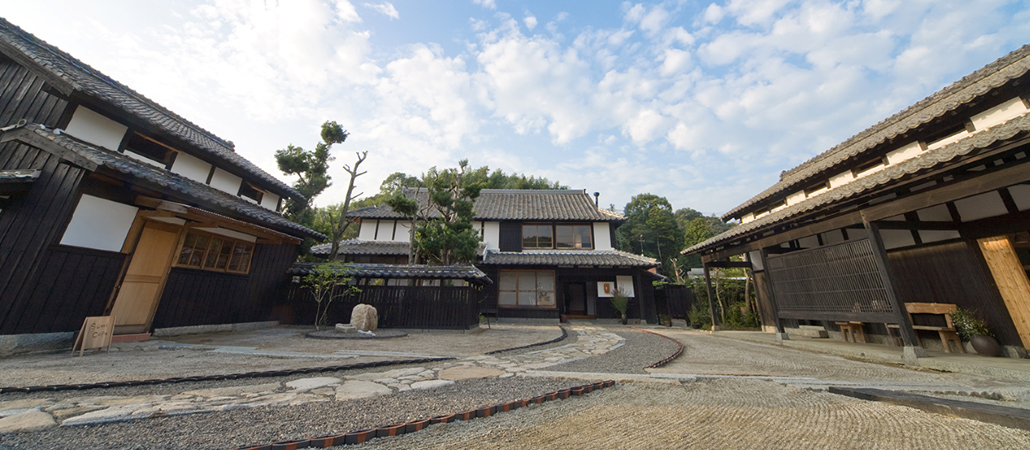新三郎商店について
