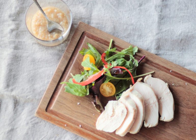 玉ねぎ麹をつかったむね肉のゆで鶏