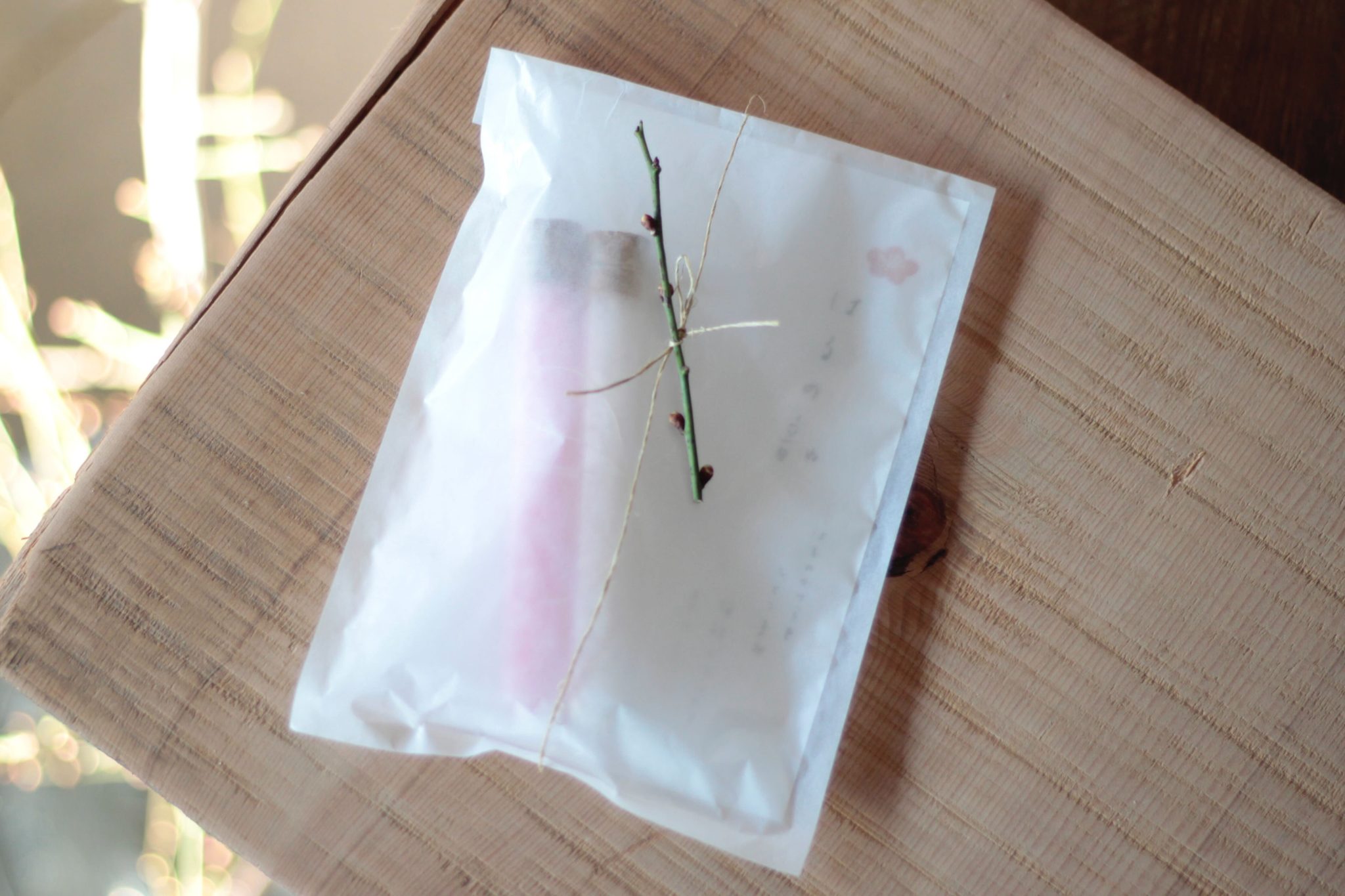 またいちの塩　ひと足早い春を食卓に。紅白の花塩セット「はるの音」