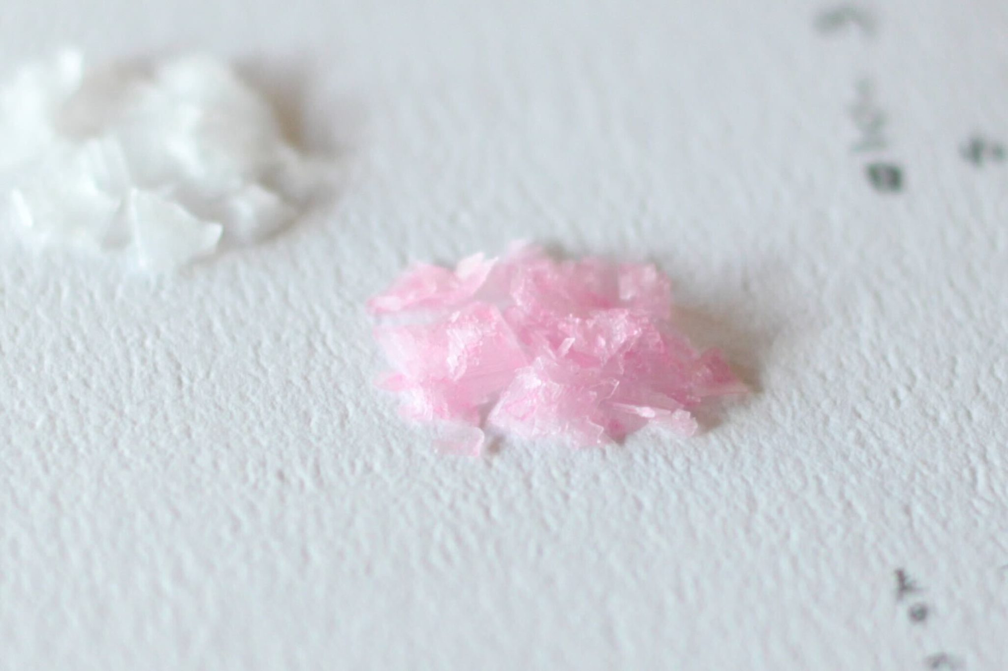 またいちの塩　ひと足早い春を食卓に。紅白の花塩セット「はるの音」